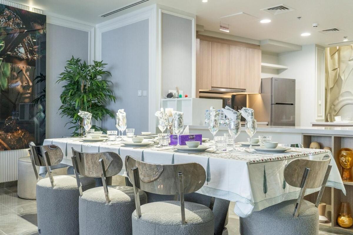 Elegant 3-bedrooms In Marina With Stunning Views!