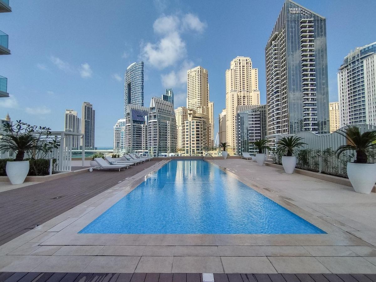 Elegant 3-bedrooms In Marina With Stunning Views!
